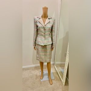 Victor Costa by Nahdree
Vintage Two piece skirt suit